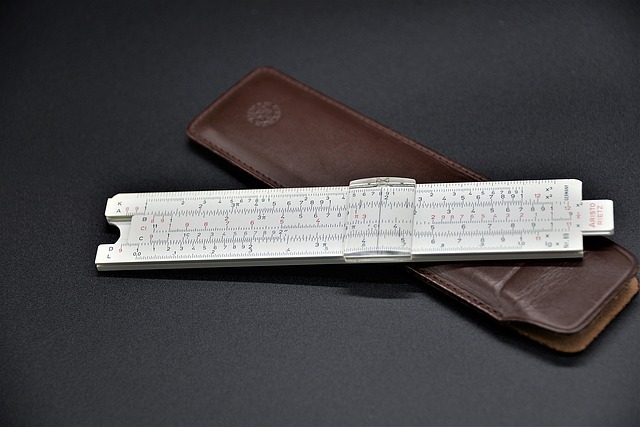 ../_images/slide-rule.jpg