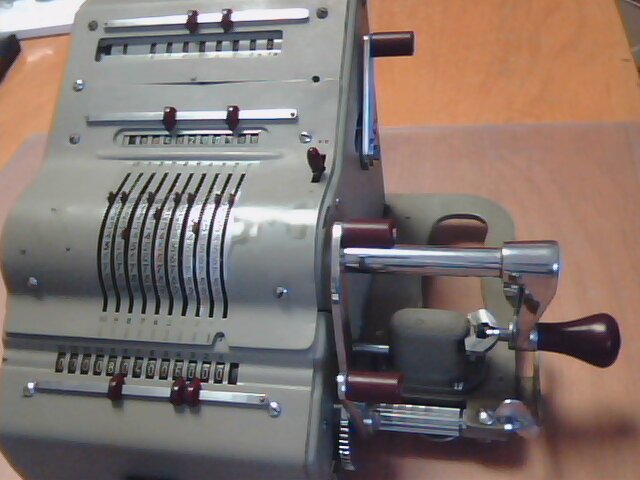 Kalkulátor Brunsviga z 50. let