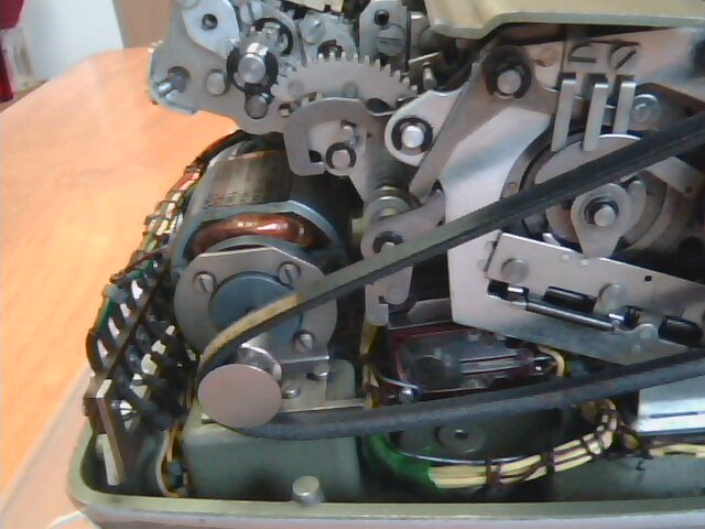 Elektromotor v kalkulátoru Brunsviga 11S