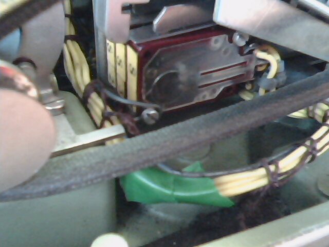 Relé pro sepnutí motoru při sčítání, odečítání a dělení